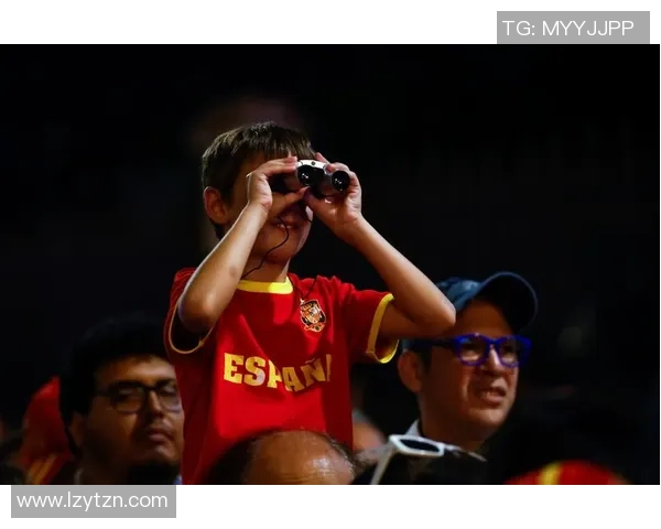 欢庆足球冠军游行盛典球迷齐聚共襄盛举激情四溢尽享荣耀时刻